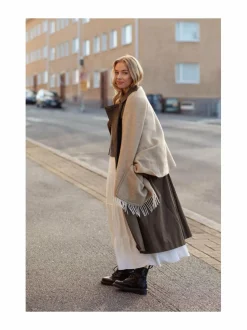 Huovat & Päiväpeitot|Lapuan Kankurit Arvo-taskullinen villahuopa 60 x 180 cm 1 WHITE-NATURE'S BEIGE