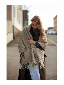 Huovat & Päiväpeitot|Lapuan Kankurit Arvo-taskullinen villahuopa 60 x 180 cm 1 WHITE-NATURE'S BEIGE