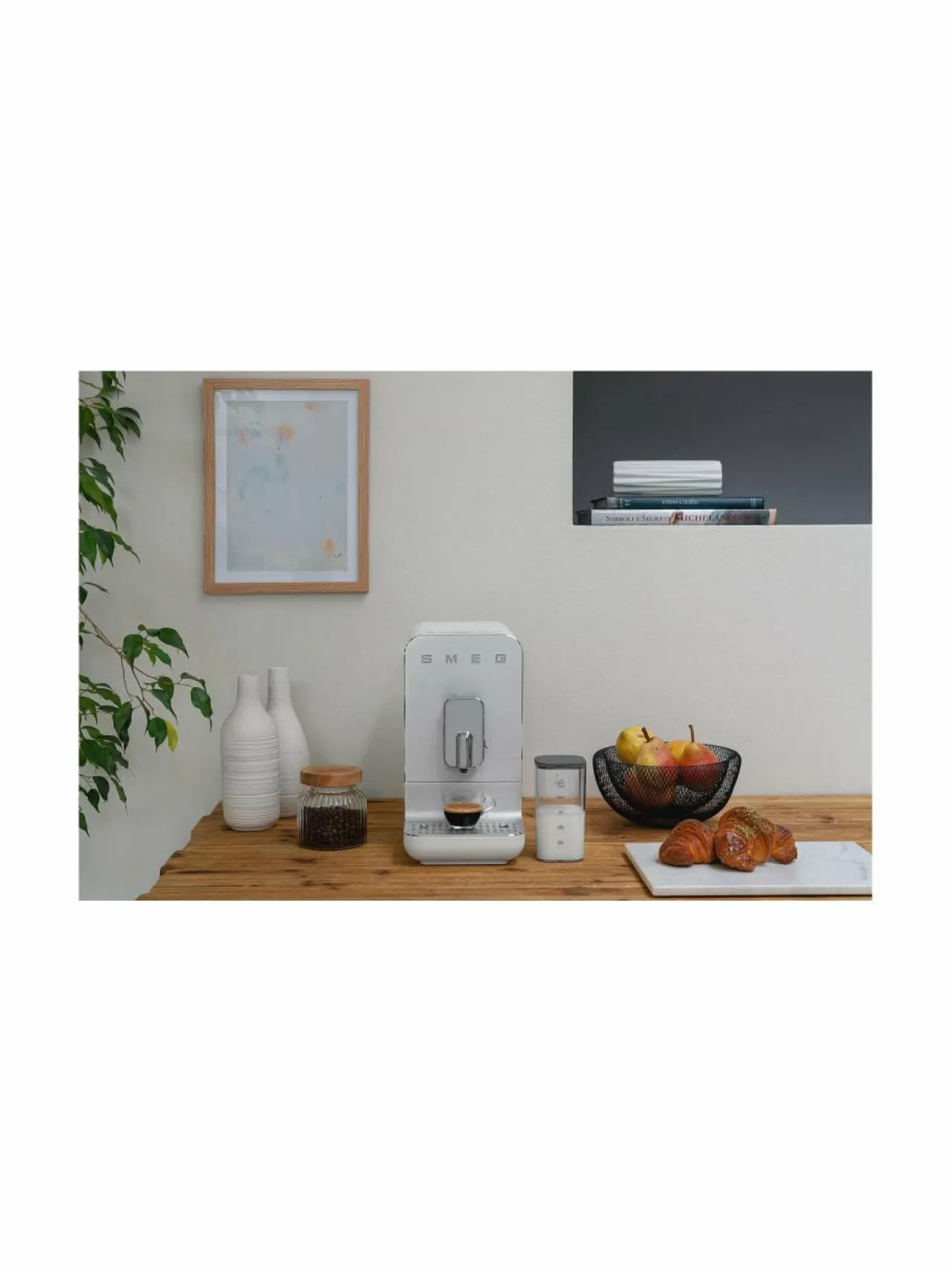 Kahvin- & Vedenkeittimet|Smeg BCC13BLMEU- täysautomaattinen kahvikone ja maidonvaahdotin WHITE