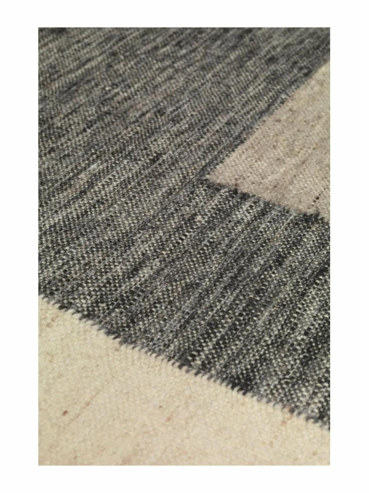 Matot|Ferm Living Counter-villamatto 300 x 200 cm CHARCOAL/OFF-WHITE