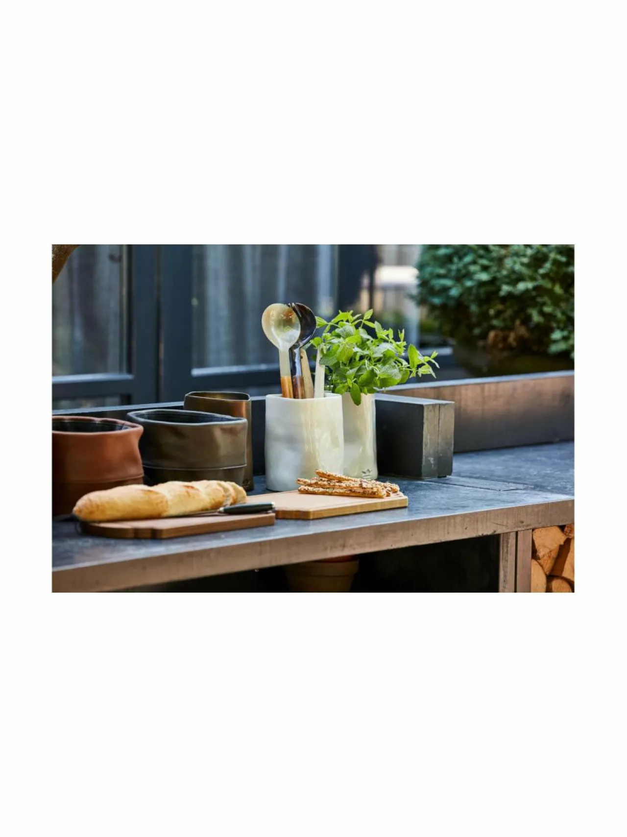 Tarjoiluastiat|DUTCHDELUXES Dented Crock -keittiövälineteline W WHITE