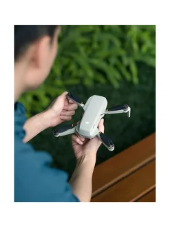 Kamerat|DJI Mini 4K Fly More Combo -drone varustepaketilla