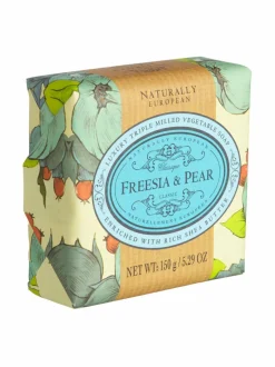 Wellness|Naturally European Freesia & Pear -palasaippua 150 g