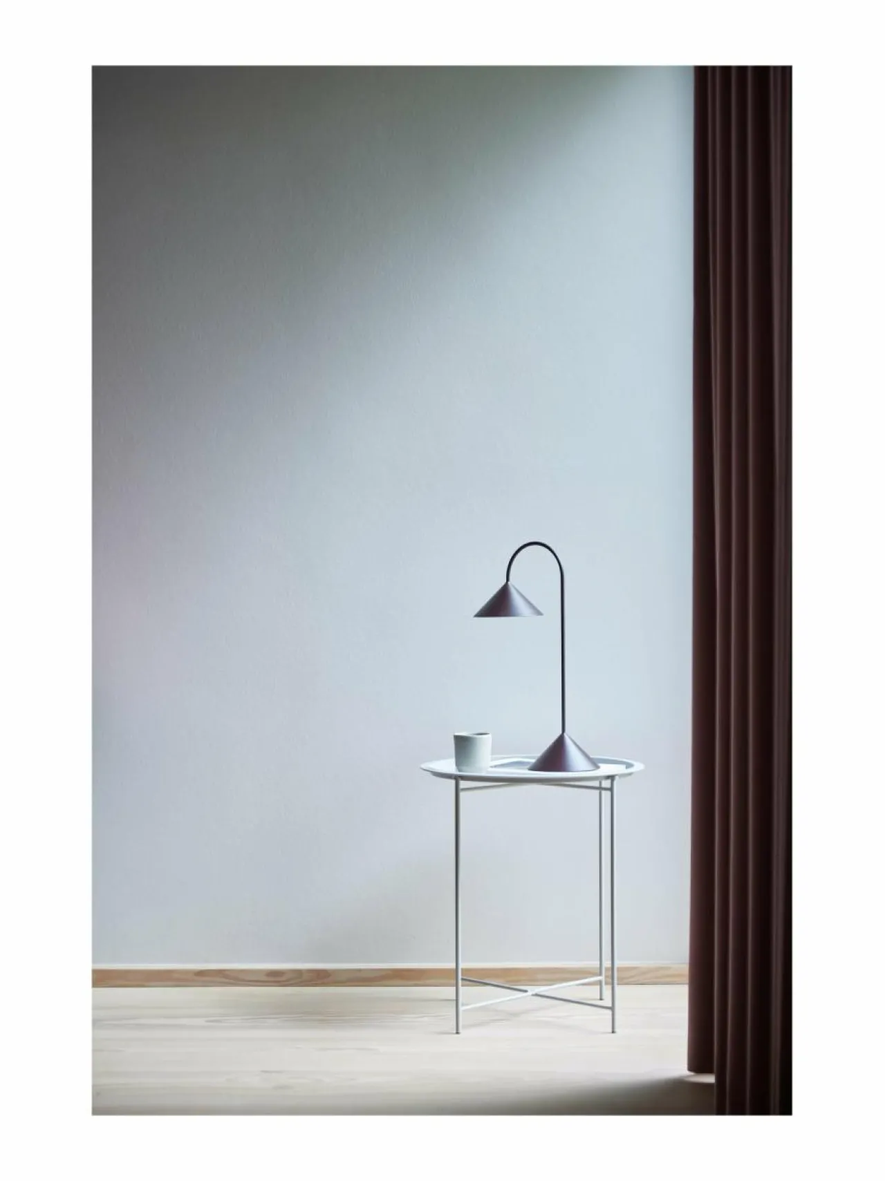 Pöytävalaisimet|Frandsen Grasp Portable -valaisin 47 cm MATT BEETROOT