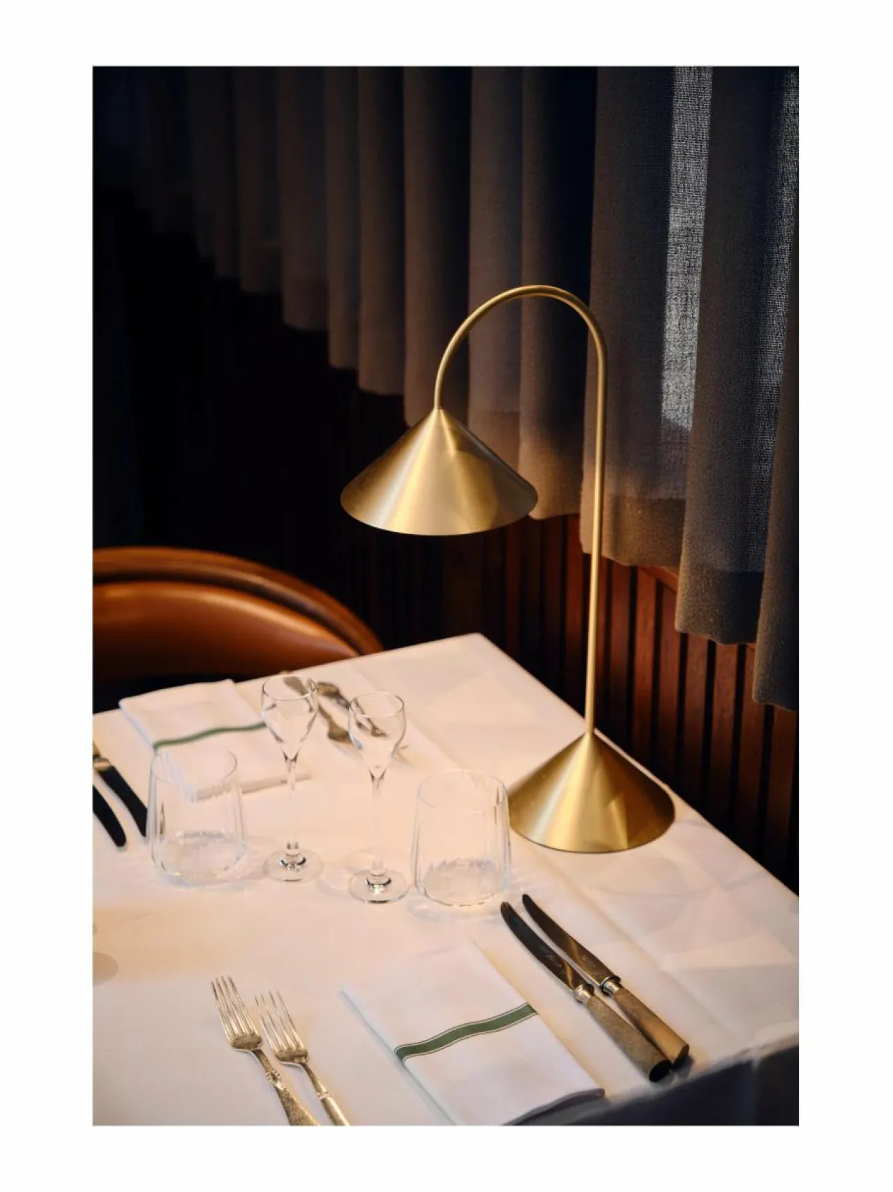 Pöytävalaisimet|Frandsen Grasp Portable -valaisin 47 cm SOLID BRASS