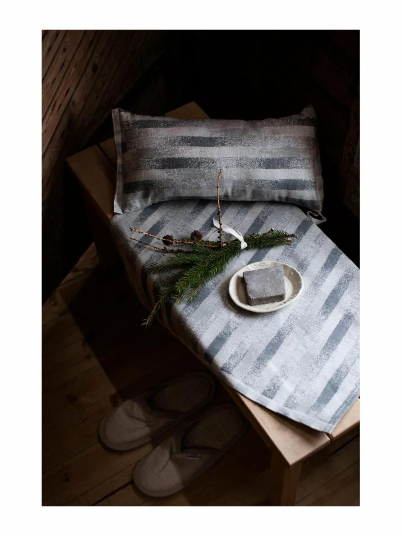 Sauna|Lapuan Kankurit Hohto-saunatyyny pellava-puuvillasekoitteesta 20 x 46 cm 9 WHITE-GREY