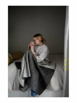 Huovat & Päiväpeitot|Lapuan Kankurit Kaamos-villahuopa 8 WHITE-NATURE'S BEIGE