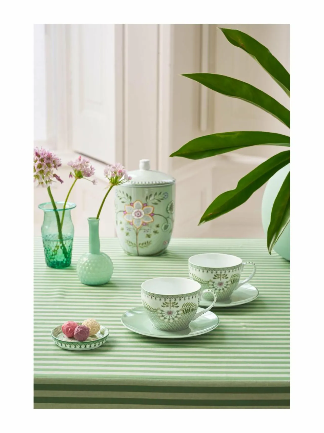Mukit & Kupit & Asetit|PIP Studio Lily & Lotus- kahvikuppi ja lautanen, 2 kpl LIGHT GREEN