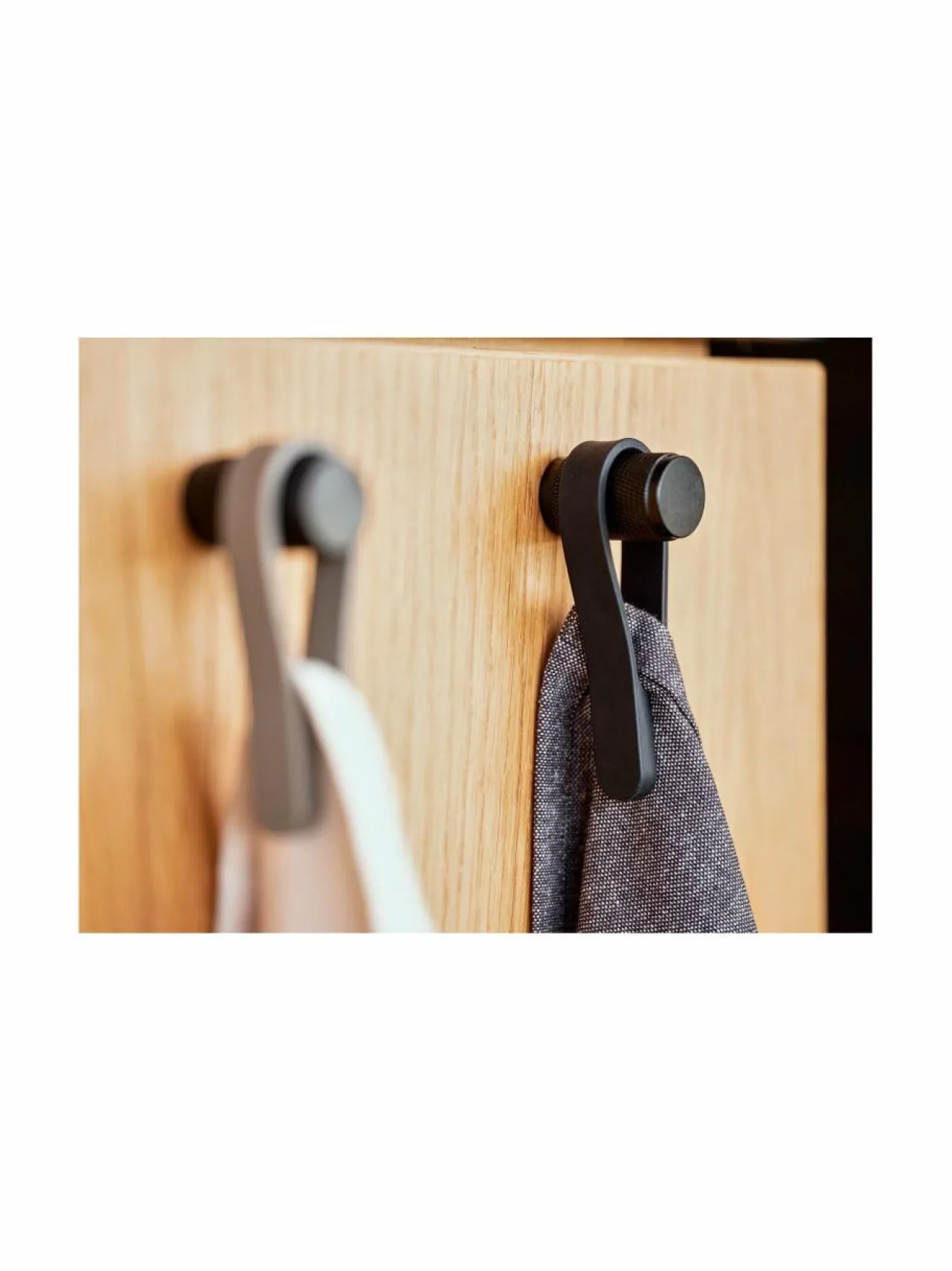 Kylpyhuonetarvikkeet|Zone Denmark Loop-pyyheripustin magneetilla 2 kpl BLACK