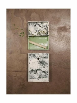 Koriste-Esineet|Ferm Living Mist-säilytystarjotin EMERALD OFF-WHITE