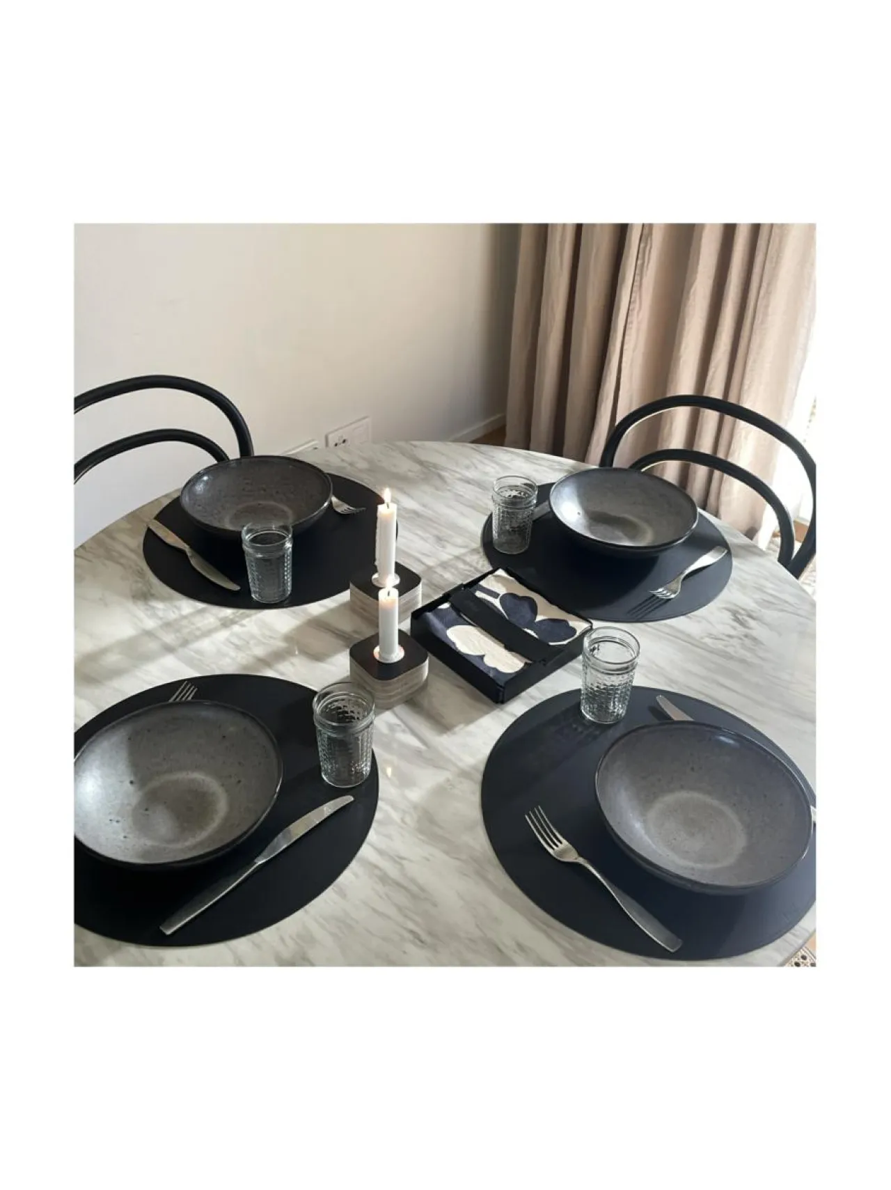 Keittiö- & Kattaustekstiilit|MIIKO Nahkainen pöytätabletti , pyöreä MUSTA