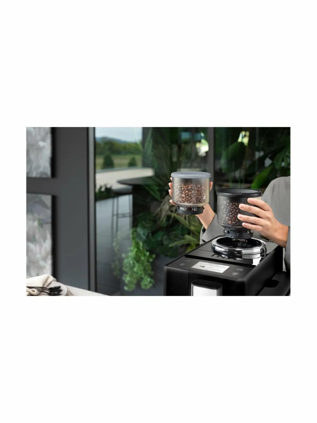 Kahvin- & Vedenkeittimet|Delonghi Rivelia -kahvikone ONYX BLACK