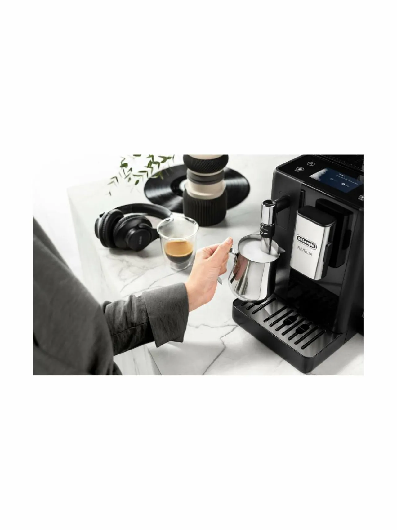 Kahvin- & Vedenkeittimet|Delonghi Rivelia-kahviautomaatti BLACK