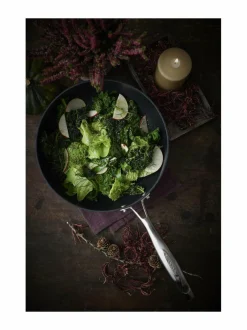 Keitto- & Paistoastiat|Scanpan Sauté HaptIQ -haudutuspannu kannella, 28 cm STEEL