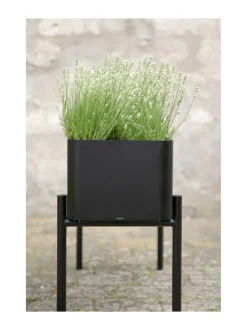 Ruukut & Istutusastiat|Eva Solo Outdoor Simply Grow kasvilaatikko jalustall MUSTA