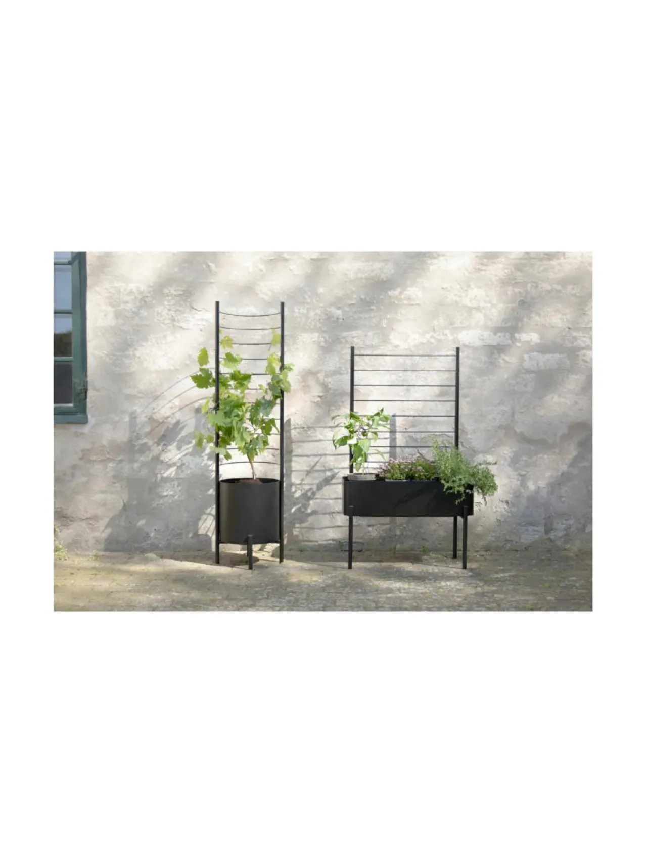 Ruukut & Istutusastiat|Eva Solo Outdoor Simply Grow tuki kasvilaatikoihin MUSTA