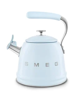Kahvin- & Vedenkeittimet|Smeg viheltävä vesipannu WKF01PB, pastellinsininen