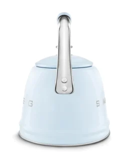 Kahvin- & Vedenkeittimet|Smeg viheltävä vesipannu WKF01PB, pastellinsininen