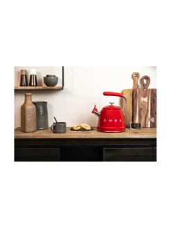 Tee, Kahvi & Vesi|Smeg viheltävä vesipannu WKF01RD, punainen