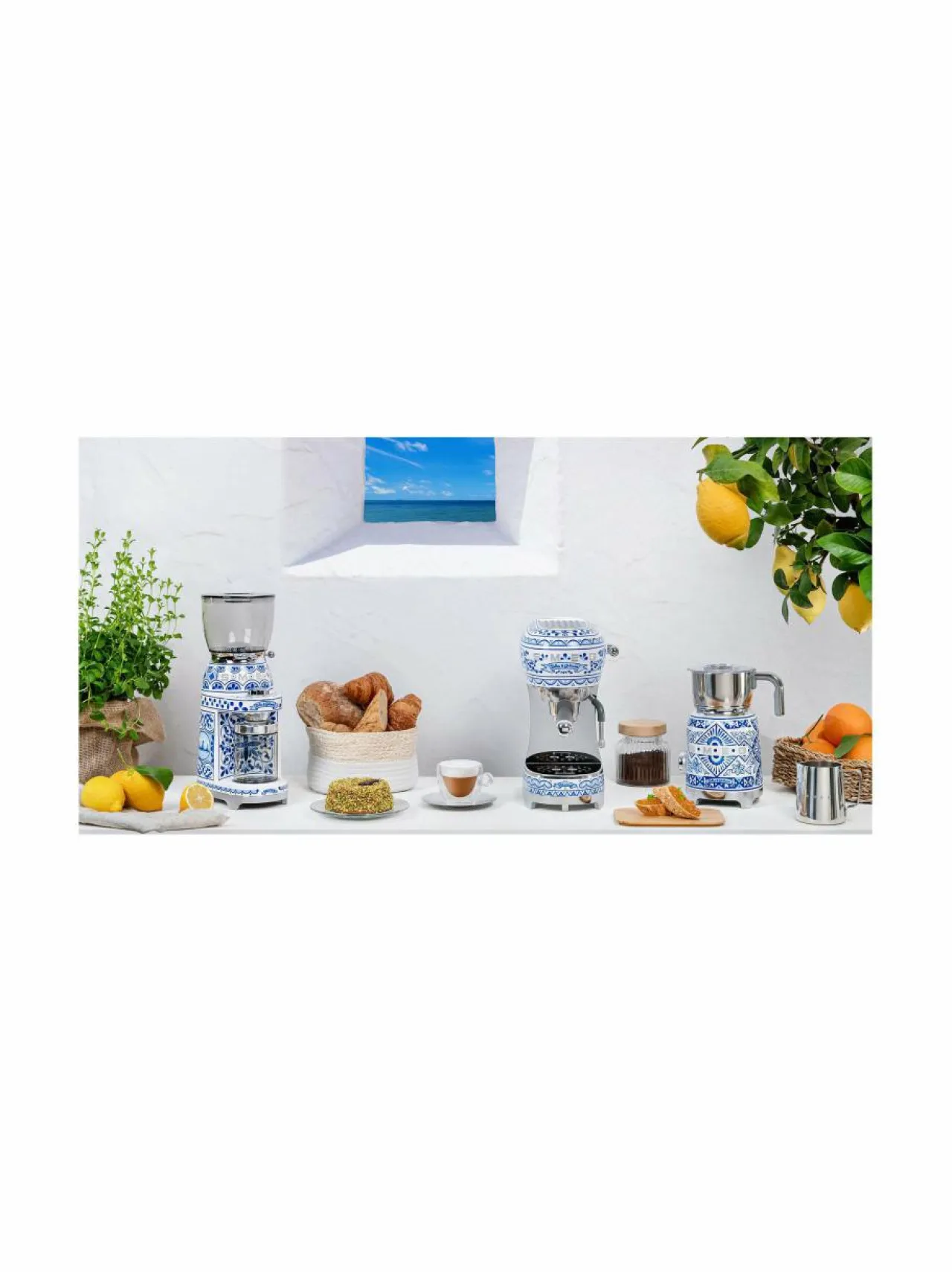 Kahvin- & Vedenkeittimet|Smeg x Dolce & Gabbana "Blu Mediterraneo" -käsikäyttöinen espressokone WHITE & BLUE