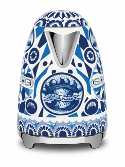 Kahvin- & Vedenkeittimet|Smeg x Dolce & Gabbana "Blu Mediterraneo" -vedenkeitin, 1.7L WHITE &AMP; BLUE