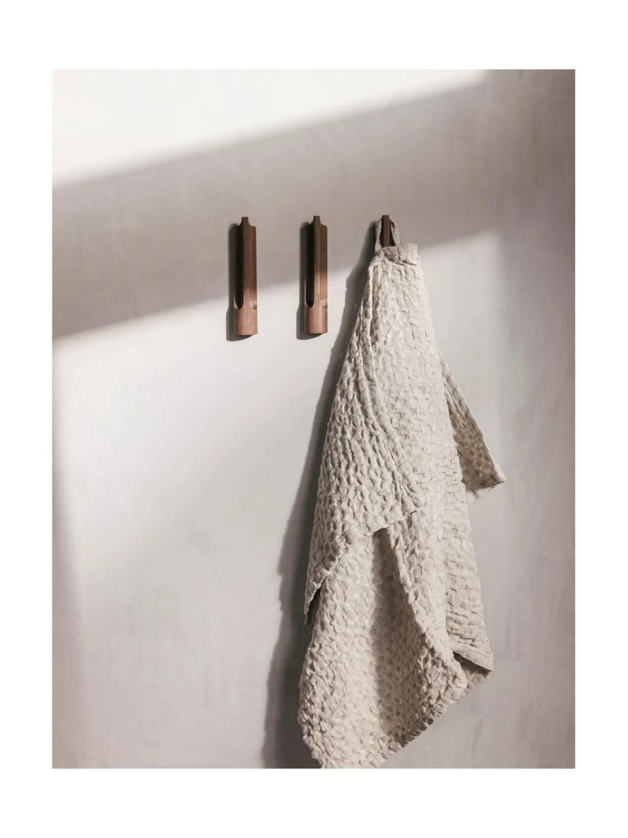 Naulakot & Koukut|Havune Tau- ripustin, pähkinäpuu PÄHKINÄPUU