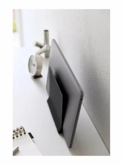 Säilytys|Yamazaki Tower Slim - pystyteline kannettavalle tietokoneelle BLACK