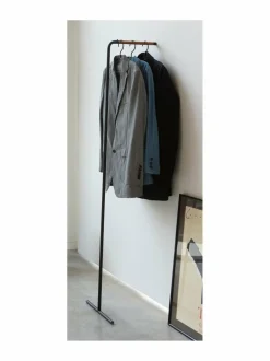 Säilytys|Yamazaki Tower Slim -vaateteline 160 x 38,5 x 42 cm BLACK