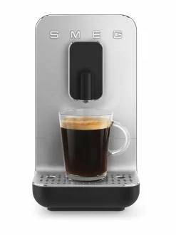 Kahvin- & Vedenkeittimet|Smeg Täysautomaattinen kahvikone BLACK